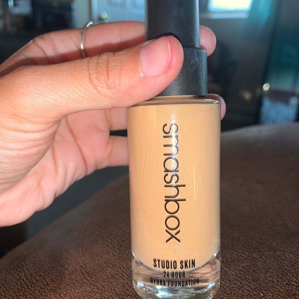 Smashbox Hydra Foundation